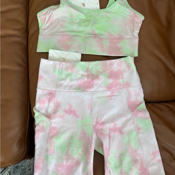 NEW! Fabletics Set - Picture 5 of 6